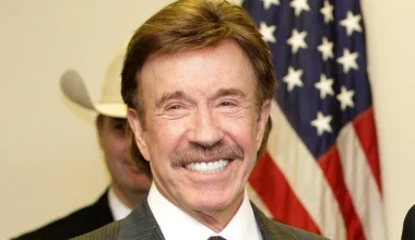 Ραγίζει καρδιές η ανάρτηση της εγγονής του Τσακ Νόρις: «Πες στη γιαγιά ένα «γεια» από μένα»