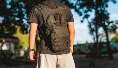 Rucking: Όσα πρέπει να ξέρετε για τη στρατιωτική μέθοδο που μετατρέπει την απλή βόλτα σε ολοκληρωμένη προπόνηση