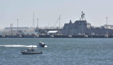 Mπαχρέιν: Ισχυρές εκρήξεις στην αμερικανική στρατιωτική βάση Τζουφέρ