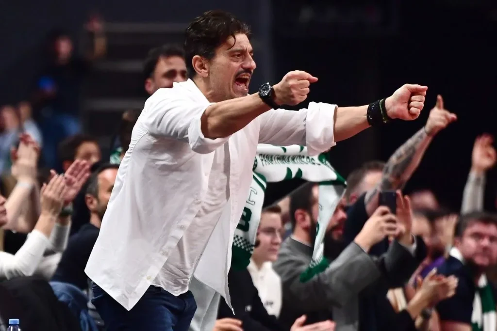 ΠΑΟ-Ερυθρός Αστέρας: Ο Δ.Γιαννακόπουλος κατέβηκε στο 50-62 και οι «πράσινοι» σημείωσαν σερί πόντων 32-12 (βίντεο)