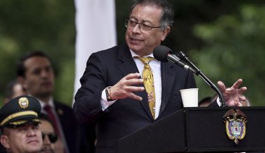 Γκουστάβο Πέτρο: Σε δυσμενή θέση ο πρόεδρος της Κολομβίας – Οι ΗΠΑ τον έβαλαν στο στόχαστρο εξαιτίας των ναρκωτικών