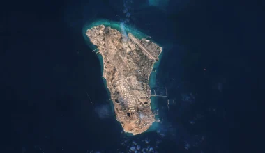 Νησί Χαργκ: Το επιβατηγό πλοίο «Permisa» έγινε στόχος επίθεσης στο λιμάνι