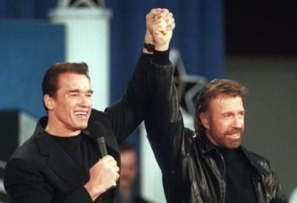 O A.Σβαρτσενέγκερ εξυμνεί τον αείμνηστο Τσακ Νόρις: «Είναι ένας ζωντανός θρύλος – Απλά είδωλο»