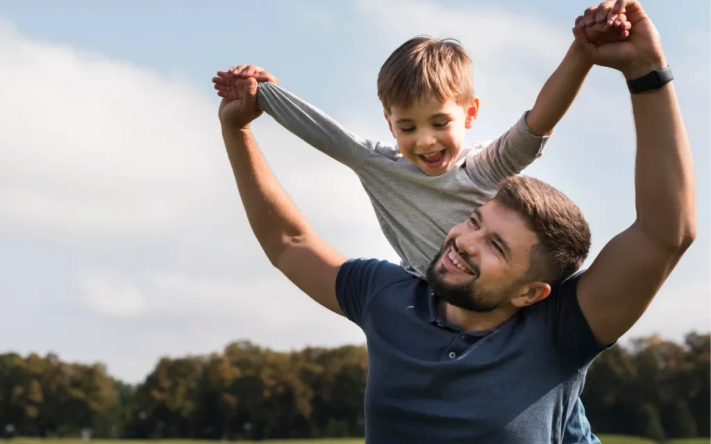 Η αυτοπεποίθηση του παιδιού συνδέεται με την ασφάλεια που του εμπνέει ο πατέρας – Τι δείχνουν μελέτες