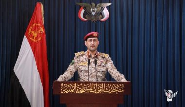 Εκπρόσωπος Χούθι: «Θα κτυπήσουμε αμερικανικά πλοία στην Ερυθρά Θάλασσα» (βίντεο)