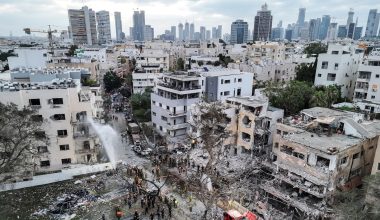 Τελ Αβίβ όπως λέμε Γάζα: Δείτε εικόνες μετά από το χτύπημα ιρανικού πύραυλου στην ισραηλινή πρωτεύουσα (βίντεο)