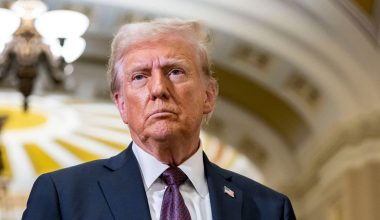 N.Tραμπ: Ανακοίνωσε πως θα αναπτύξει πράκτορες της ICE στα αεροδρόμια για «ενίσχυση της ασφάλειας»