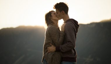 Nanoship: Τι είναι η νέα τάση στις σχέσεις και πώς τις αλλάζει