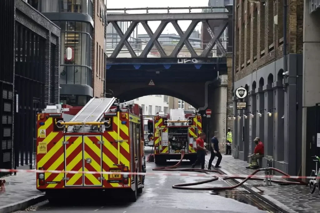 Βρετανία: Φωτιά σε πούλμαν που μετέφερε οπαδούς της Μάντσεστερ Σίτι (βίντεο)