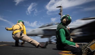 Επιχείρηση Epic Fury: Οι ΗΠΑ κτυπούν με διατρητικές βόμβες  τις βάσεις πυραύλων του Ιράν στα Στενά του Ορμούζ