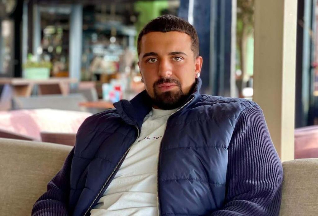 Ενοχλήθηκε ο Gio Kay από την κριτική του Σ.Φασουλή στο J2US: «Δεν μπορείς να μου πεις εμένα τι είναι ραπ» (βίντεο)