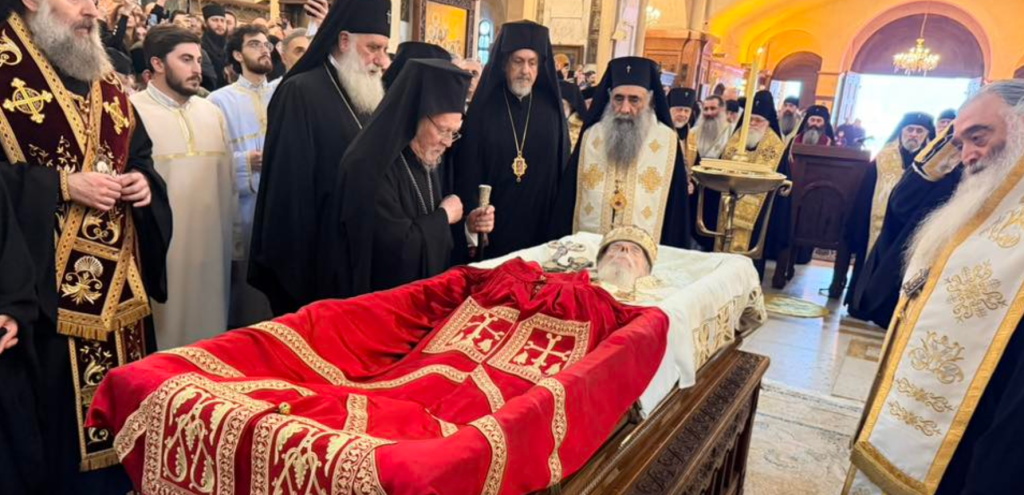 Ρίγη συγκίνησης στο «τελευταίο αντίο» του Πατριάρχη Γεωργίας Ηλία Β’ – Δείτε βίντεο και φωτογραφίες