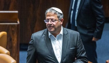 Εξοργισμένοι οι κάτοικοι στην Αράντ με τον υπουργό Εθνικής Ασφαλείας μετά το ιρανικό πλήγμα: «Φύγε από την πόλη»