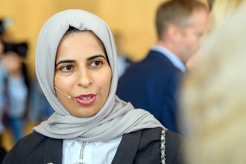 Γυναίκα υπουργός του Κατάρ προς ΗΠΑ και Ισραήλ: «Σταματήστε τον πόλεμο – Σταματήστε να μιλάτε εκ μέρους μας»!