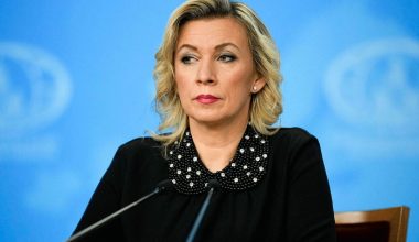 Μ.Ζαχάροβα: «Η σύγκρουση στην Ουκρανία μπορεί να καταλήξει σε παράδοση της κυβέρνησης του Κιέβου»