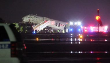 Επιβάτης αεροσκάφους Air Canada για σύγκρουση στο αεροδρόμιο της Ν.Υόρκης: «Οι πιλότοι είναι ήρωες – Μας έσωσαν»