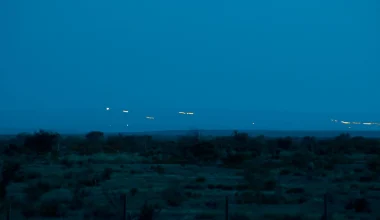 Το μυστηριώδες φως που εμφανίζεται στην έρημο χωρίς καμία εξήγηση