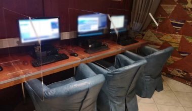 Θεσσαλονίκη: Συνελήφθησαν τέσσερα άτομα μέσα σε παράνομο κατάστημα τυχερών παιγνίων