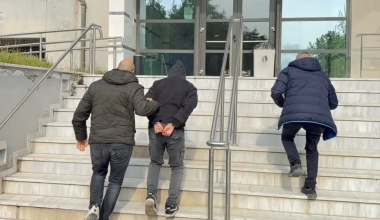 Ξυλοδαρμός 24χρονης στη Βέροια: Προφυλακίστηκε μετά την απολογία του ο 20χρονος – Ομολόγησε την πράξη του