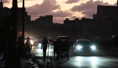 Βίντεο: Ολοκληρωτικό σκοτάδι στην Κούβα – Δεν έχουν ηλεκτρικό ρεύμα