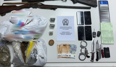 Χειροπέδες σε 61χρονο στην Αρτέμιδα που είχε κάνει το σπίτι του κανονική γιάφκα