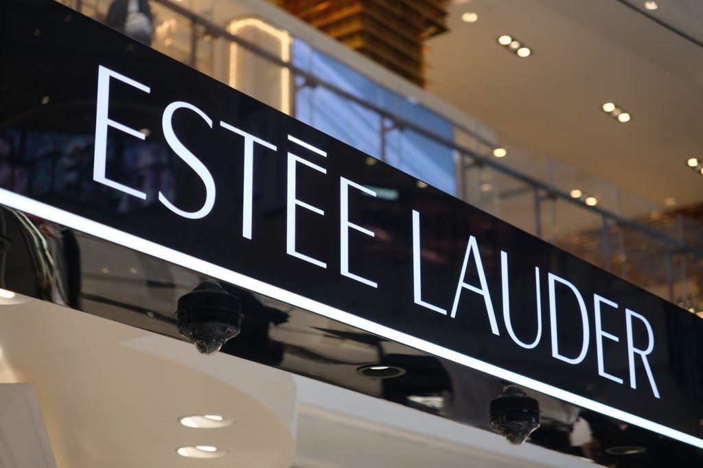 Η Estée Lauder «ένα βήμα» πριν την εξαγορά της ισπανικής Puig Brands
