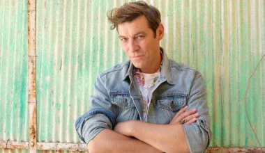 Ο «βετεράνος» Γιάννης Στάνκογλου βούτηξε στα παγωμένα νερά του Βοϊδομάτη (βίντεο)