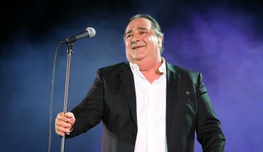 Β.Καρράς: Η φωνή του ακούγεται ξανά – Τραγούδι που είχε ηχογραφήσει κυκλοφορεί δυόμιση χρόνια μετά το θάνατό του