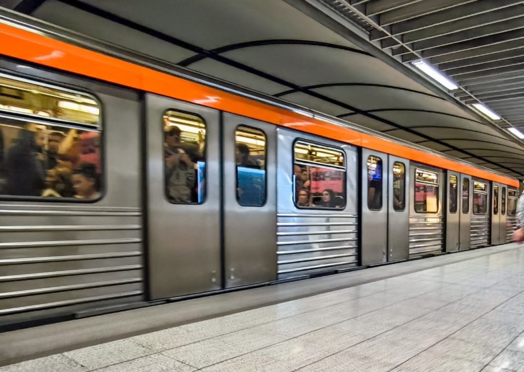 ΜΜΜ: «Τσουχτερά» πρόστιμα σε όσους μπαινοβγαίνουν χωρίς εισιτήριο – Κοινωφελής εργασία για τους φθοροποιούς