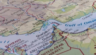 Στενό του Ορμούζ: Στην ανώτερη βαθμίδα επικινδυνότητας το κατατάσσει έκθεση της EOS Risk Group