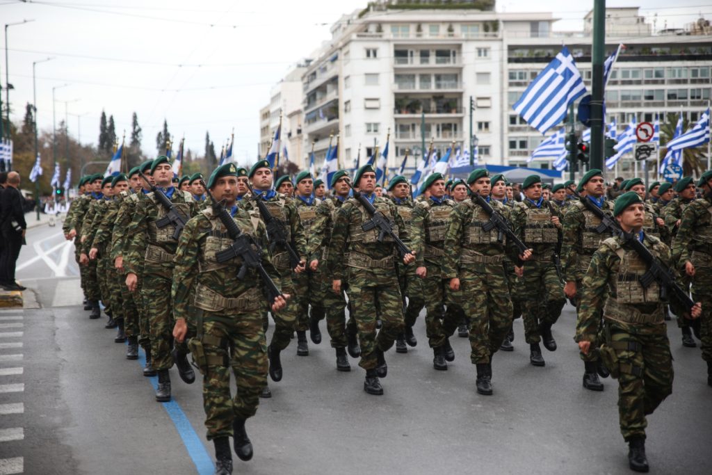 25η Μαρτίου: Οι κυκλοφοριακές ρυθμίσεις για τη στρατιωτική παρέλαση στο Σύνταγμα – Πώς θα κινηθούν μετρό και τραμ
