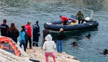 Εντοπίστηκε το άψυχο σώμα του 34χρονου πιλότου που χάθηκε σε κατάδυση στο «Πηγάδι του Διαβόλου» στην Βουλιαγμένη