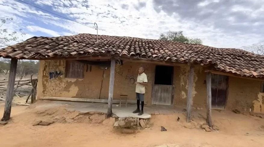 Βραζιλία: 80χρονος ζει ευτυχισμένος μακριά από τον «πολιτισμό» – Σπίτι από πλίνθους και νερό από το πηγάδι