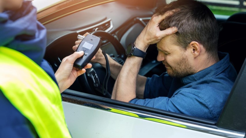 Τρίκαλα: «Βραβείο» νομιμότητας – Έκαναν αλκοτέστ ακόμη και σε περιπολικό