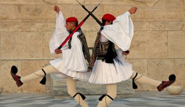 Φουστανέλα: Τι συμβολίζει η στολή του Εύζωνα και ποια η ιστορία της