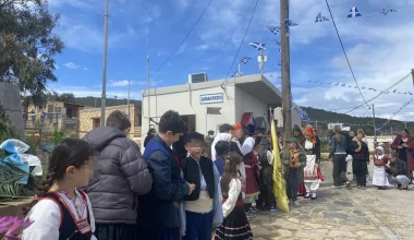 Γαύδος: Δεν υπάρχει κανένα παιδί στο νησί – Παρέλασαν μαθητές και μαθήτριες από τη Βούλα Αττικής (βίντεο)