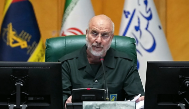 Πρόεδρος ιρανικού Κοινοβουλίου: «Μην δοκιμάζετε την αποφασιστικότητά μας να υπερασπιστούμε τη χώρα μας»