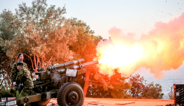 25η Μαρτίου: Με τους 21 κανονιοβολισμούς από το Λυκαβηττό «ξύπνησε» σήμερα η Αθήνα (βίντεο)