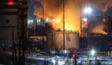 Oι Ουκρανοί χτύπησαν το διυλιστήριο πετρελαίου της NOVATEK στη Ρωσία  – Δείτε βίντεο