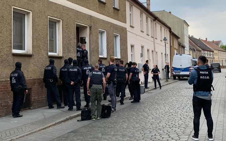 Ο  Μερτς «ανακάλυψε» τώρα ότι για την έκρηξη της εγκληματικότητας στην Γερμανία ευθύνονται και οι μετανάστες