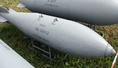 Η Ουκρανία ισχυρίζεται πως βομβάρδισε την ρωσική περιφέρεια Λένινγκραντ με FAB-500 που ρίφθηκαν από αεροσκάφη A-22