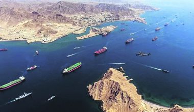 Ιράν: Ετοιμάζει σχέδιο νόμου για την επιβολή τέλους σε πλοία που επιδιώκουν ασφαλή διέλευση από τα Στενά του Ορμούζ