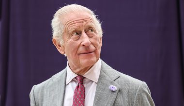 Αμερικανός πρέσβης στο Λονδίνο: «Σοβαρό λάθος η ακύρωση της επίσκεψης του βασιλιά Καρόλου στις ΗΠΑ»