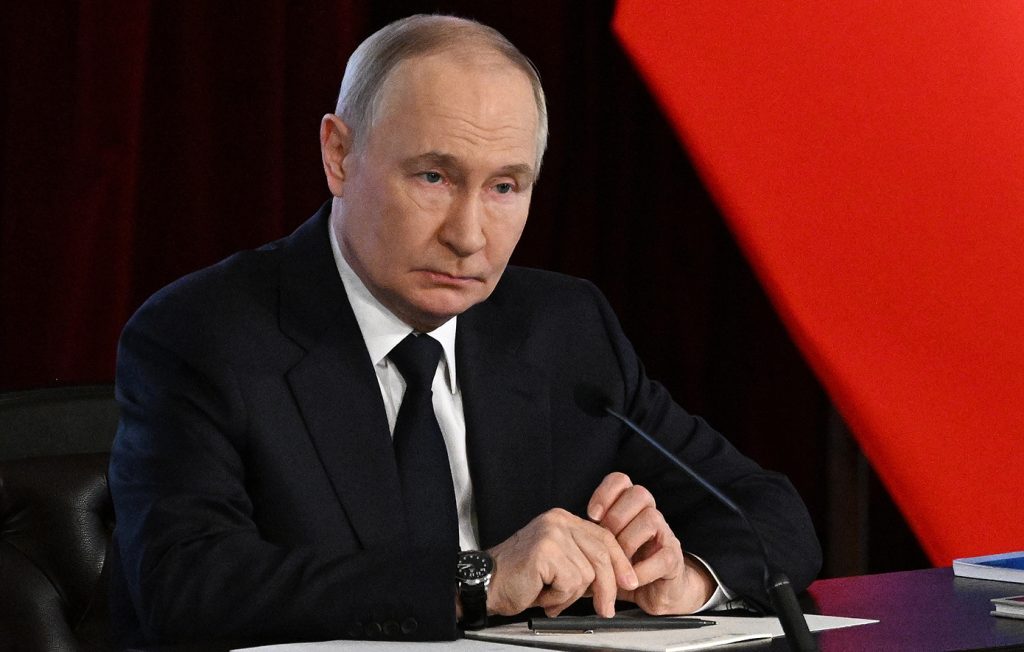 Η Ρωσία σηκώνει το «γάντι» με τη Βρετανία – Β.Πούτιν: «Θα απαντήσουμε με “ασύμμετρες” ενέργειες στις νηοψίες»