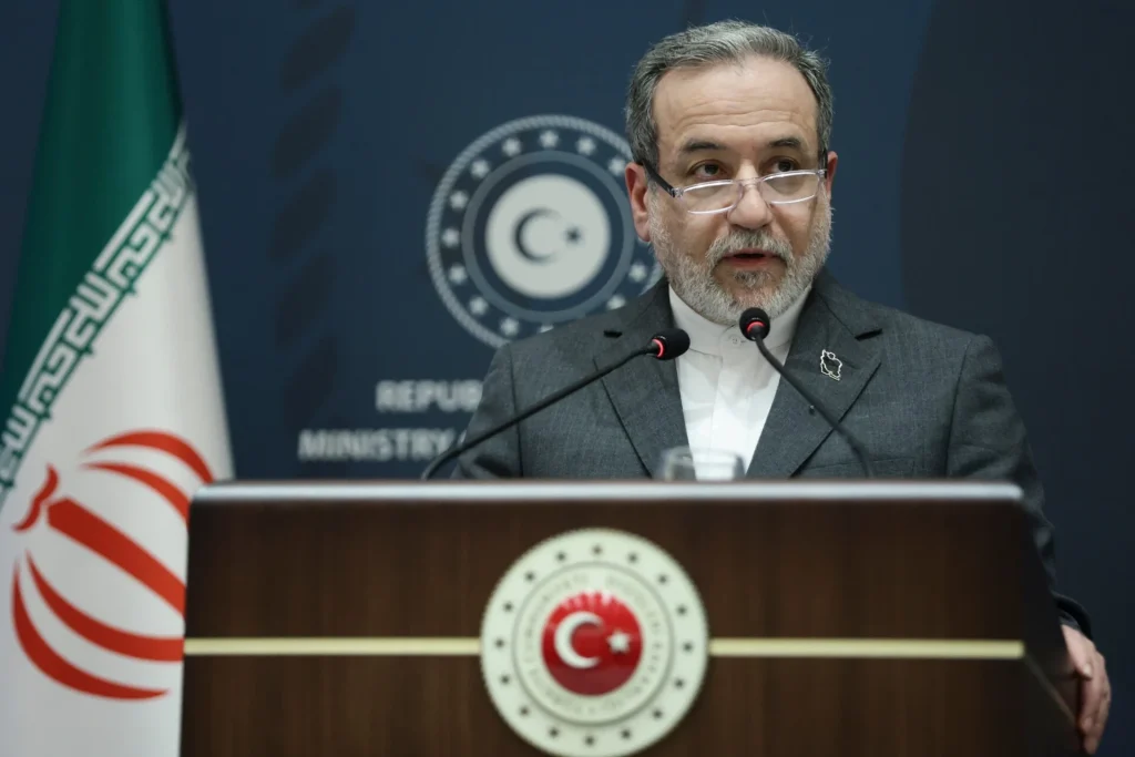 Ιρανός ΥΠΕΞ: «Στρατιώτες των ΗΠΑ χρησιμοποιούν πολίτες σε χώρες του Κόλπου ως ανθρώπινη ασπίδα»