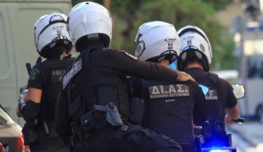 Κορωπί: Συνελήφθησαν ένας 18χρονος και ένας 17χρονος μετά από καταδίωξη – Πέταξαν περίστροφο στο δρόμο