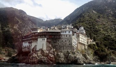 Η στιγμή που τα 4,9 Ρίχτερ «κτυπούν» το Άγιον Όρος (βίντεο)