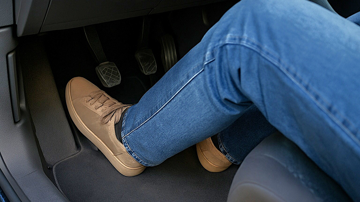 Γιατί δεν πρέπει να πατάς συμπλέκτη στο φανάρι