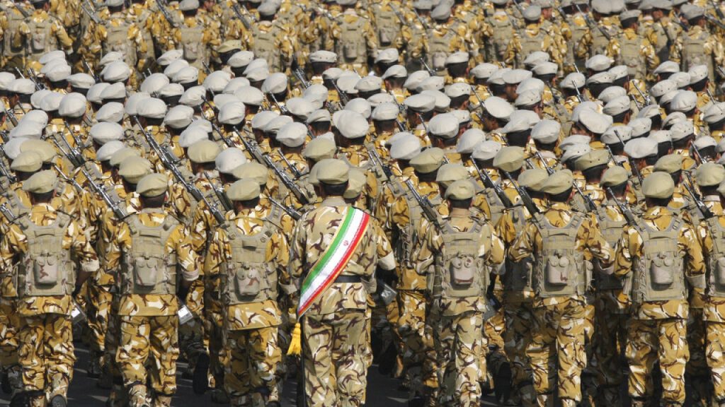 «Ελάτε πιο κοντά»: Oι Ιρανοί χλευάζουν πιθανή χερσαία εισβολή των ΗΠΑ (βίντεο)