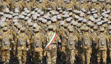 «Ελάτε πιο κοντά»: Oι Ιρανοί χλευάζουν πιθανή χερσαία εισβολή των ΗΠΑ (βίντεο)